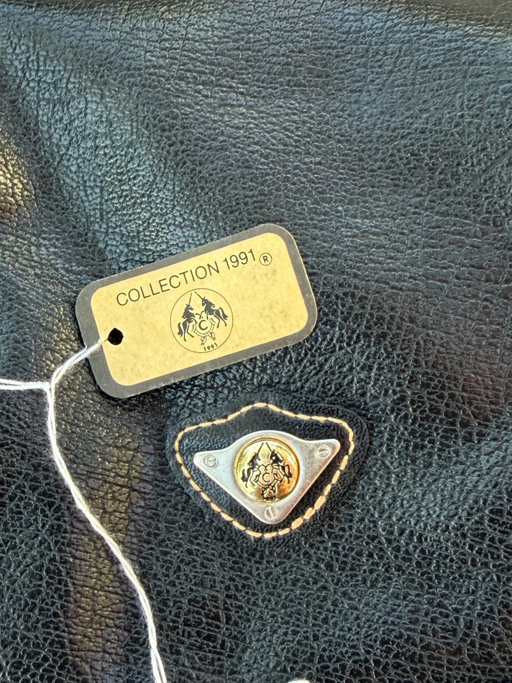 Cute Vintage Crossbody Bag 💼 iPhone 17 Pro fits perfectly ☺️ - Picture 13 of 15